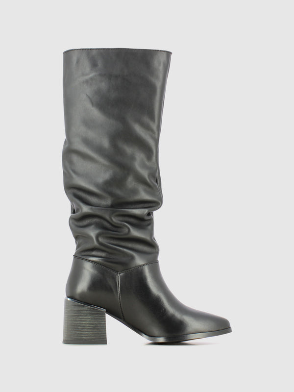 Botas com Ponta Redonda em Preto